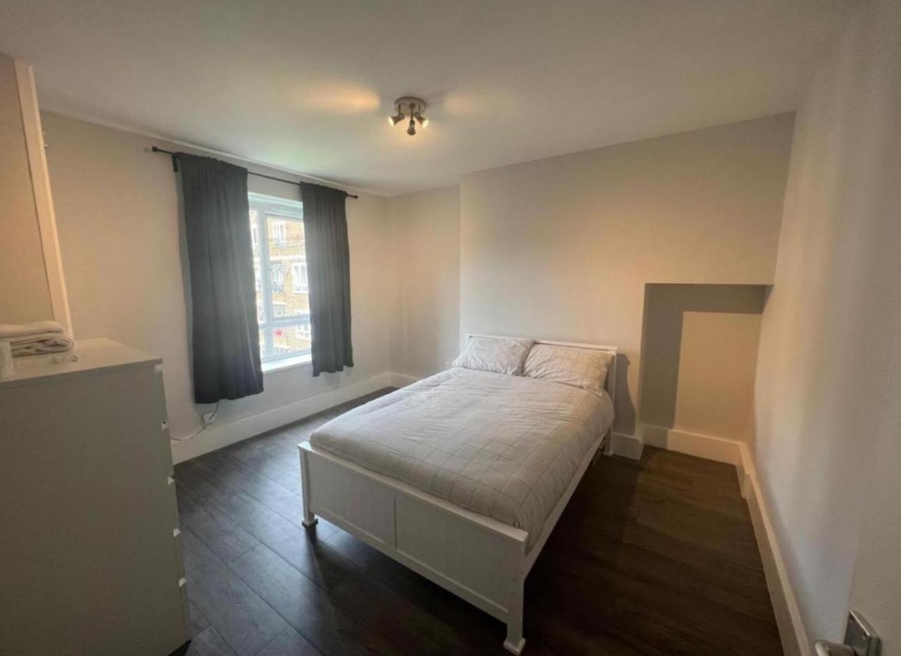 4 Minutes From Airport Luton (Bedfordshire)